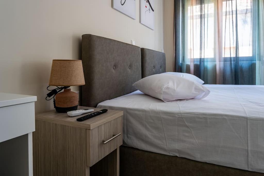 Appartamento Plaka Rafaela Elegant Urban Retreat In Athens Historic Heart Esterno foto