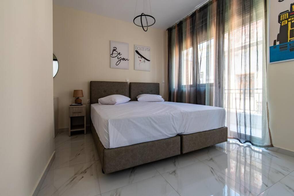 Appartamento Plaka Rafaela Elegant Urban Retreat In Athens Historic Heart Esterno foto