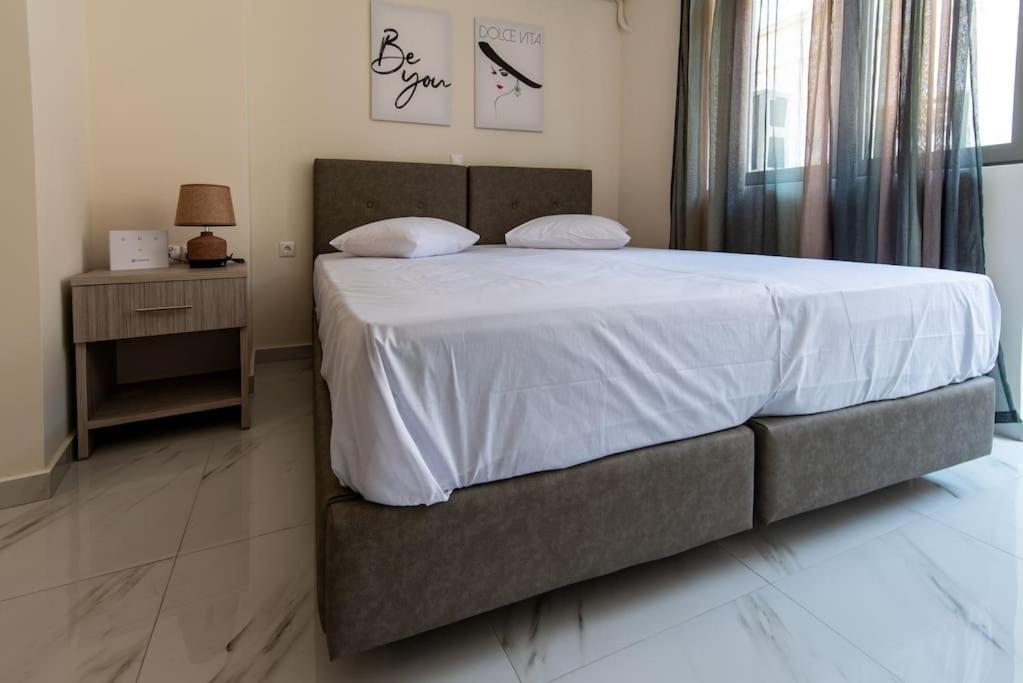 Appartamento Plaka Rafaela Elegant Urban Retreat In Athens Historic Heart Esterno foto