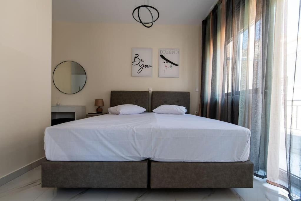 Appartamento Plaka Rafaela Elegant Urban Retreat In Athens Historic Heart Esterno foto
