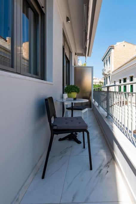 Appartamento Plaka Rafaela Elegant Urban Retreat In Athens Historic Heart Esterno foto
